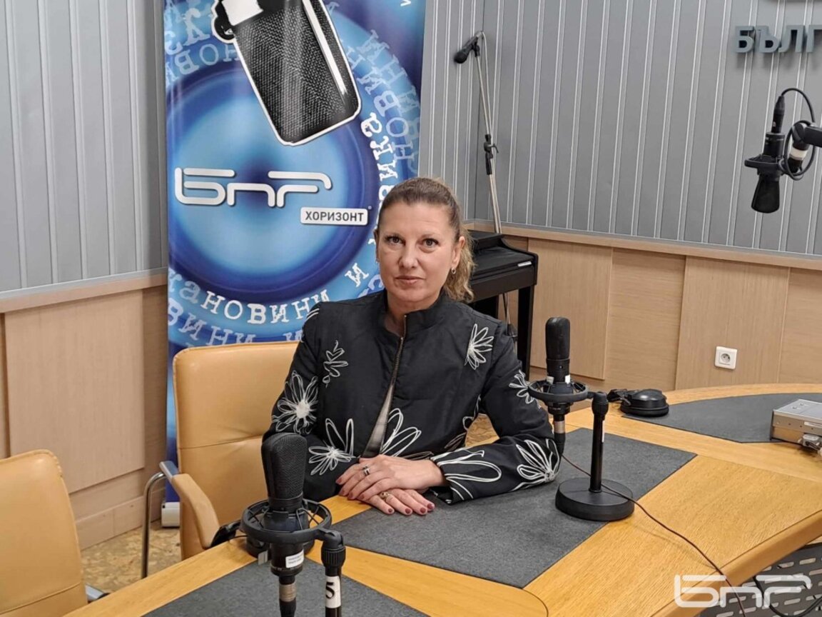 Миролюба Бенатова: Оттегли ли се Пеевски, правителството пада