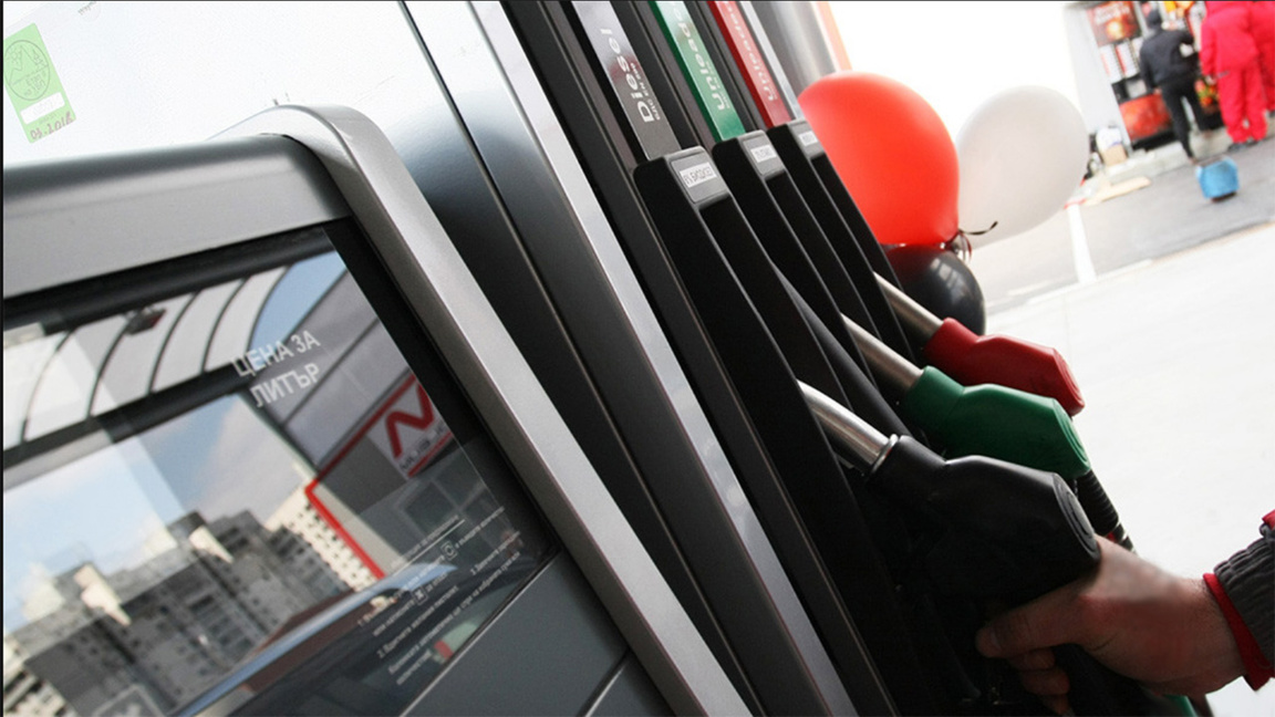 Гюров: Работим за компенсация на уязвимите при поскъпване на горивата