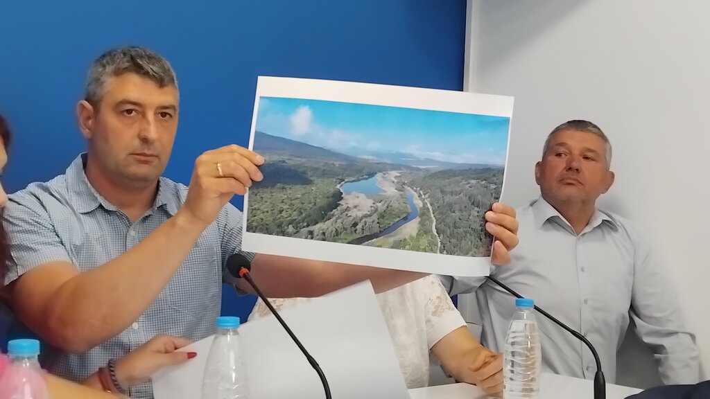 Обжалват в съда решение на ОбС - Радомир за трасе на електропровод за ФЕЦ