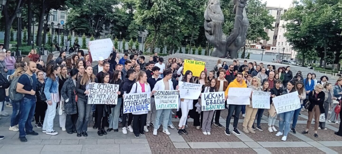 Млади лекари и медицински сестри поискаха бъдеще в България