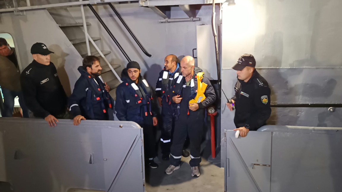 Спасените моряци от потъналия край Крапец кораб пристигнаха във Варна
