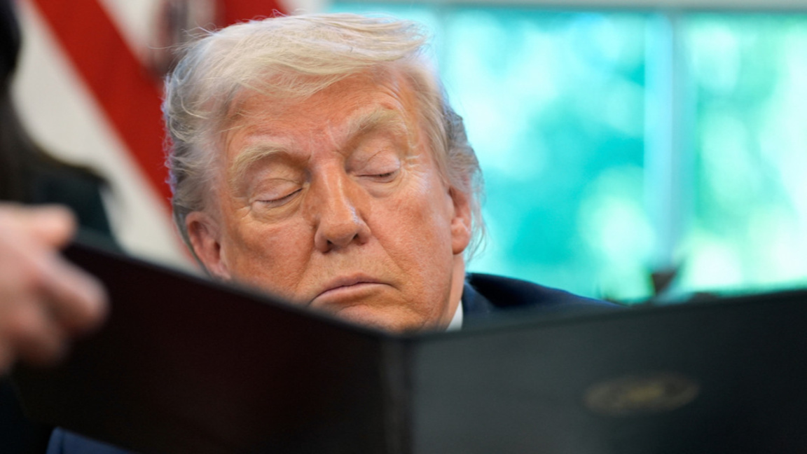 Тръмп: Иран е напълно победен и иска спо...