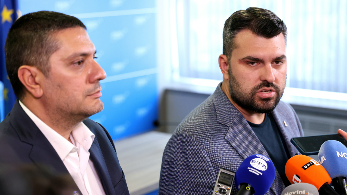 ГЕРБ ще подкрепи самолетите в Безмер, но разкритикува Радев