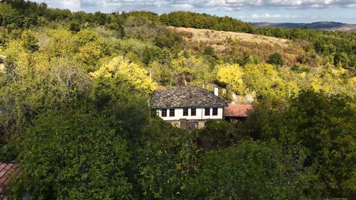 "De piedra y madera" hablan en Aix sobre pueblos búlgaros despoblados