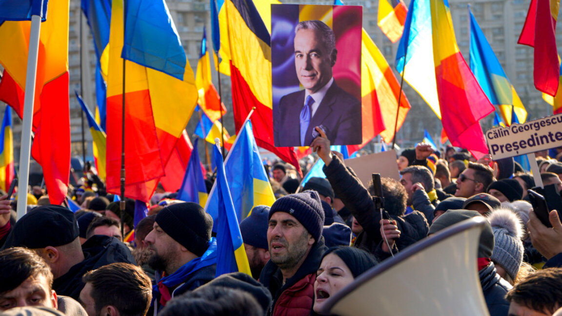 Протест в подкрепа на Калин Джорджеску, който спечели първия тур на анулираните президентски избори в Румъния