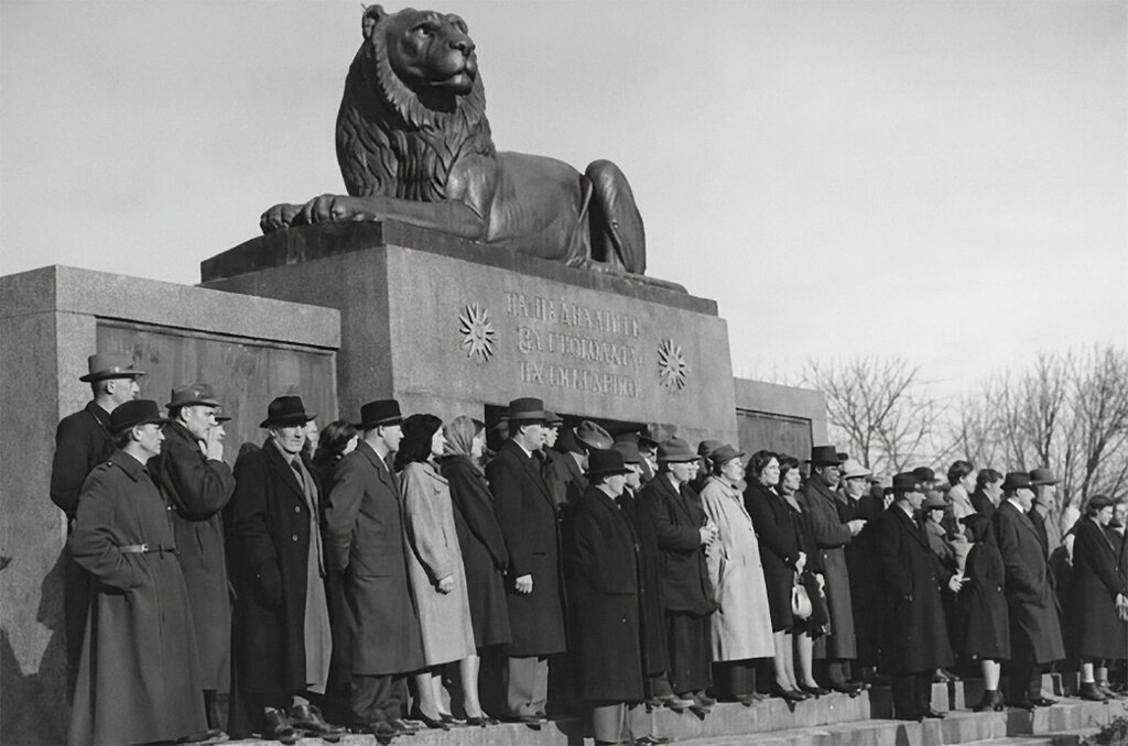 Паметникът на Незнайния воин при откриването му през 1941 г.
