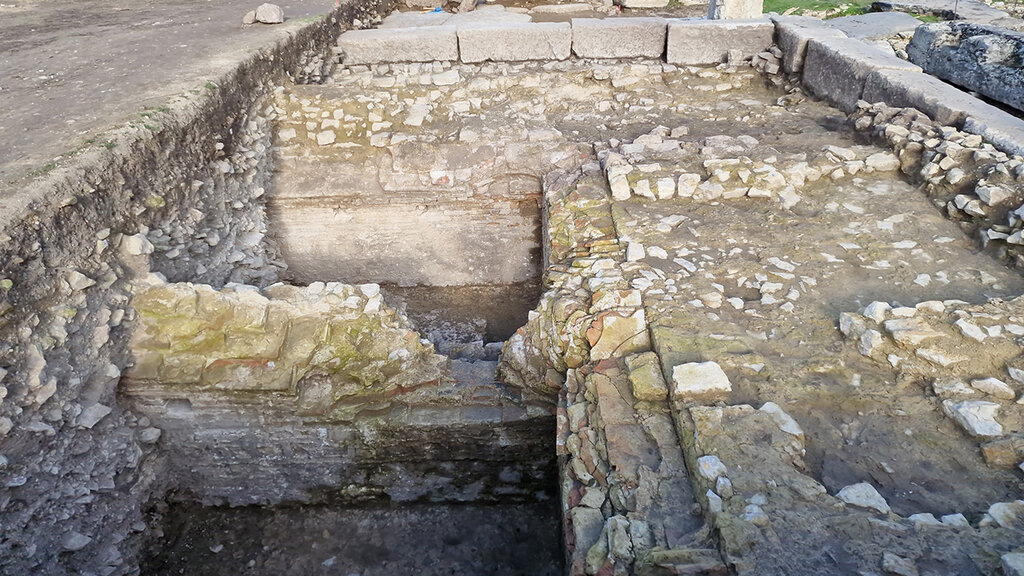 Archaeologists unearth ancient "mall" with 26 shops in Nicopolis ad Istrum