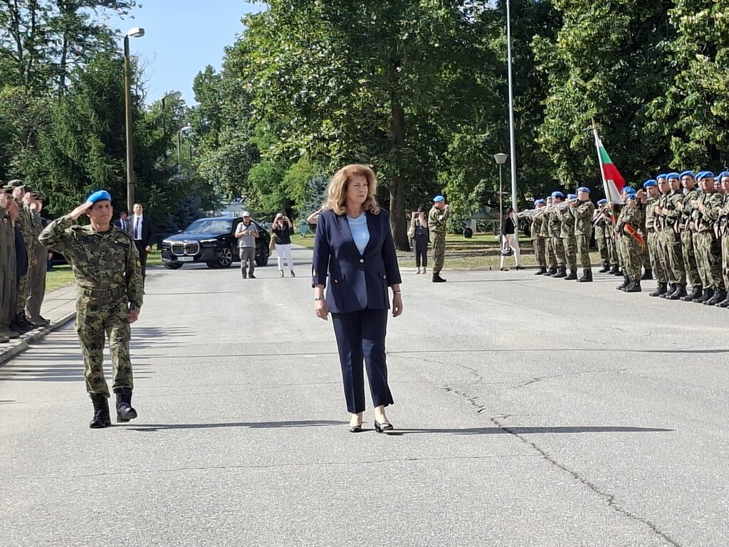 Йотова: Разполагането на US самолетите не ни прави част от военните действия