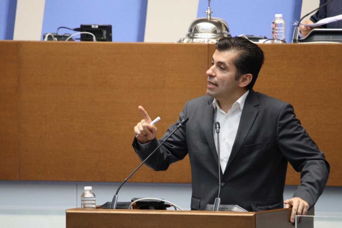 Кирил Петков