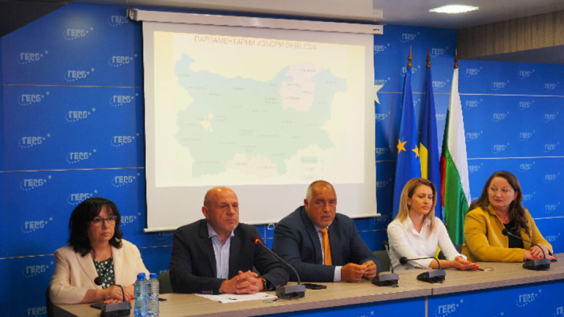 Отляво надясно: Теменужка Петкова, Томислав Дончев, Бойко Борисов, Рая Назарян, Деница Сачева