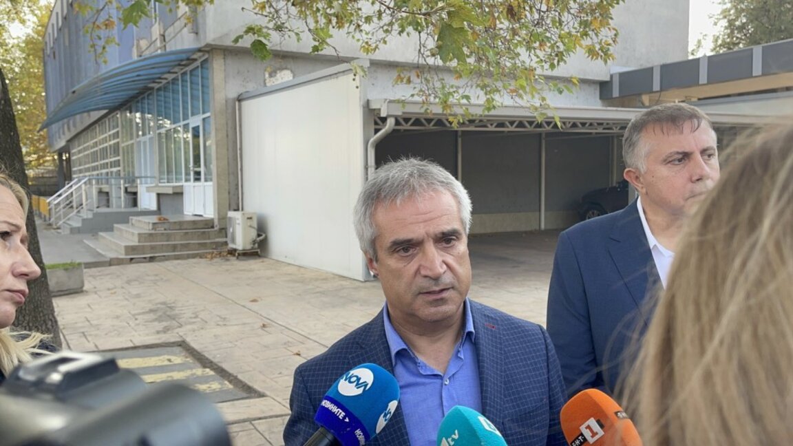 Министър Радев към протестиращите енергетици и миньори: Най-важни са хората и земята