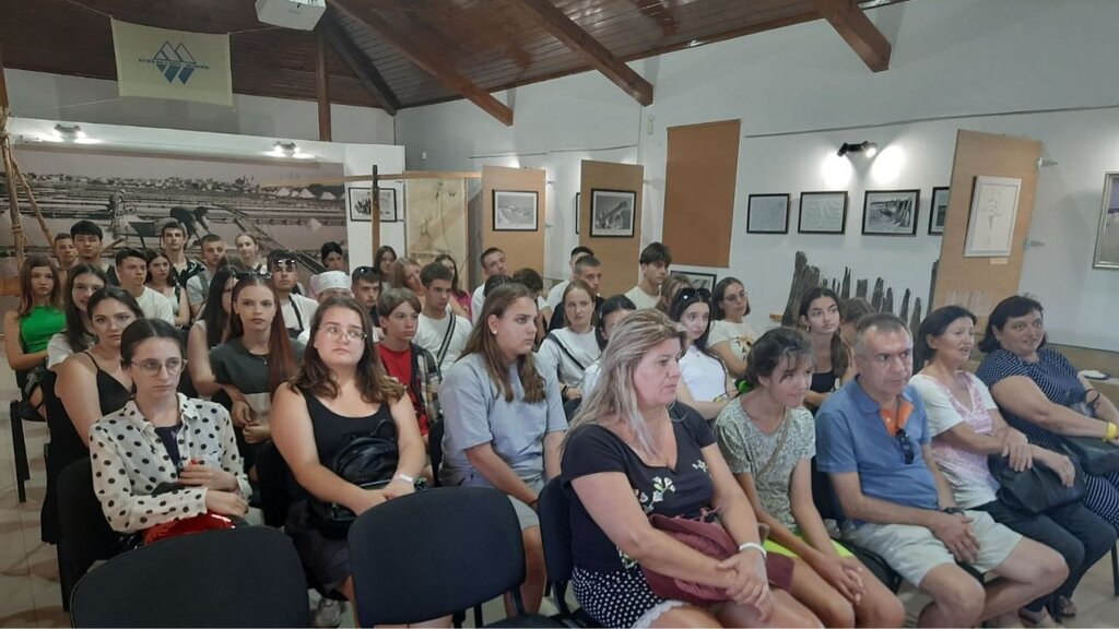 Lección sobre Bulgaria… espíritu ancestral en niños de “Izvorche” en Ucrania