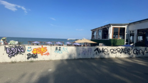 Graffitis au bord de la mer : invitation à transformer un mur à Bourgas