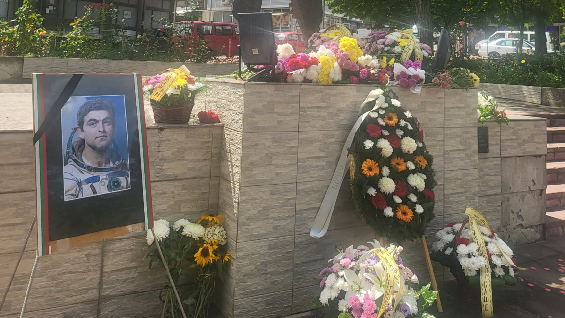 Омуртаг се поклони пред своя космонавт