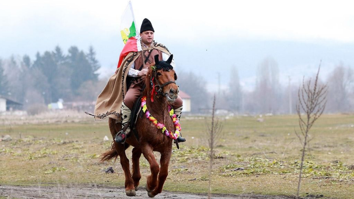 Gekochter Weizen und Pferderennen zu Ehren des Heiligen Teodor
