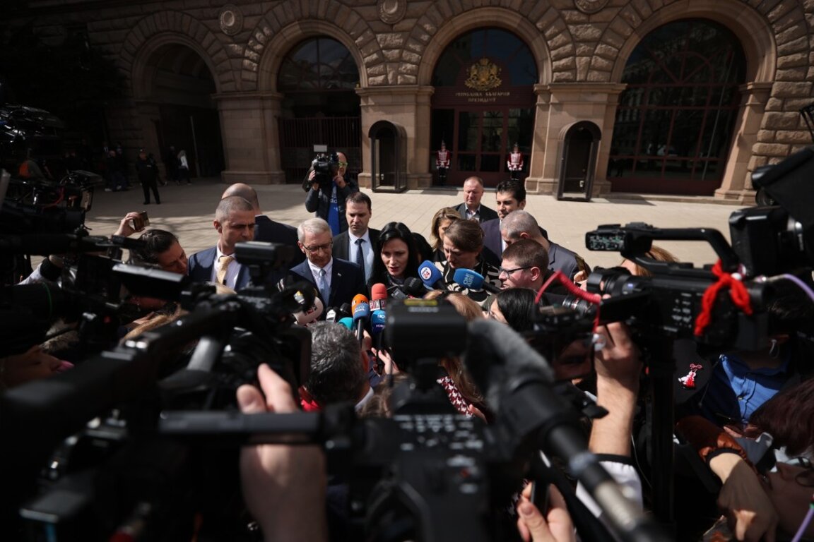 Заедно при Радев за мандата, но ПП-ДБ са с резерви към имена в кабинета "Габриел"