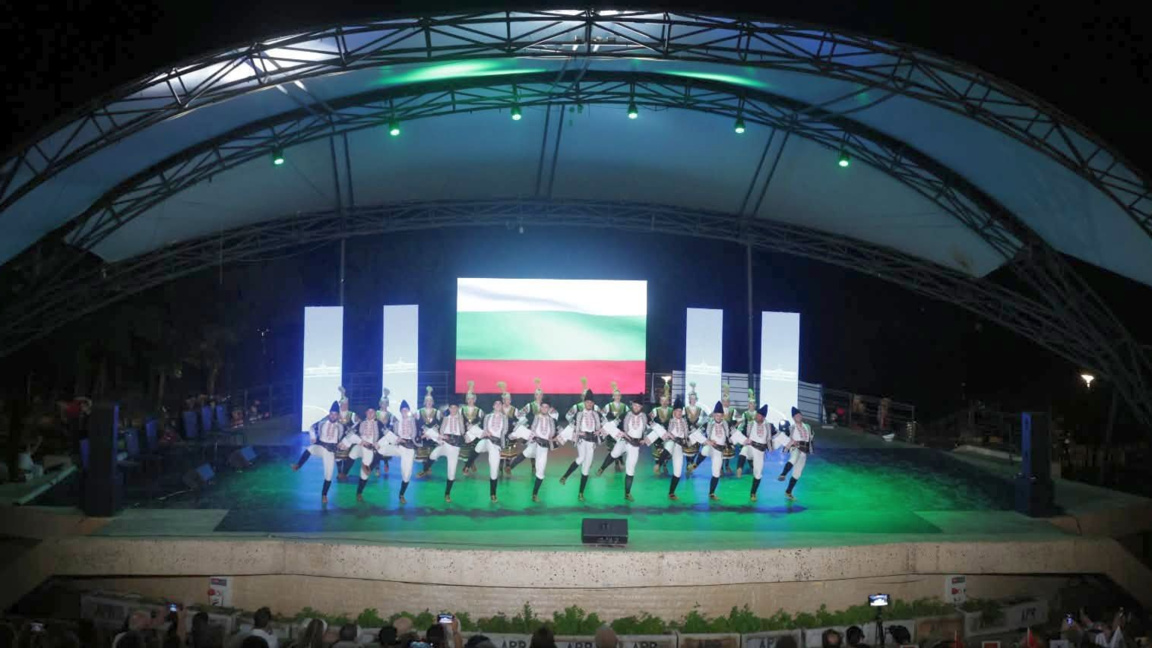 Ансамбъл "Мездра" представя България на международен фолклорен фестивал в Тирана