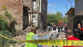 Паника в Истанбул заради земетресението, жители отказват да се приберат в домовете си