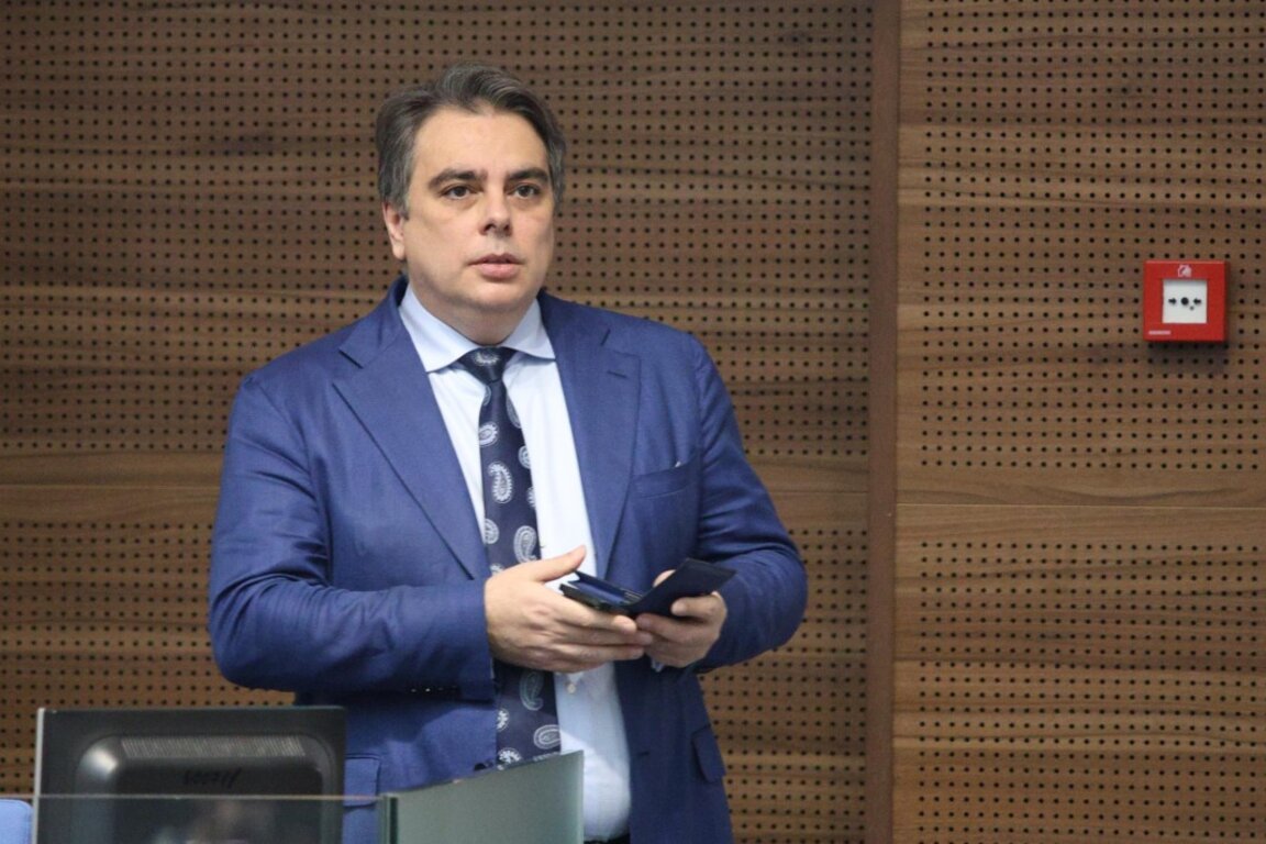 За Асен Василев бюджетът е "скандален": Няма да го подкрепим!