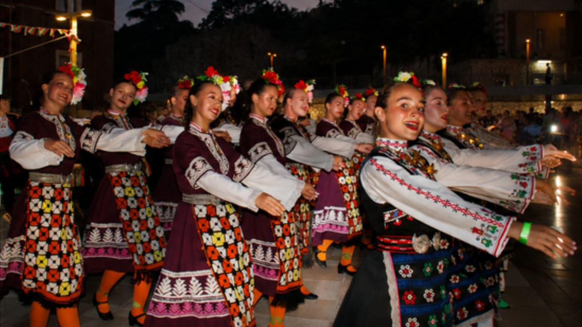 Ansambli i fëmijëve “Bëllgarçe” hapi serinë e koncerteve bullgare në Durrës