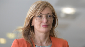 "Политико": Захариева ще проучва настроенията на България спрямо Украйна