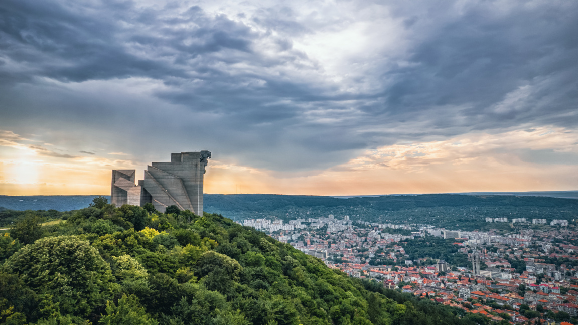 Паметник "Създатели на българската държава" в Шумен