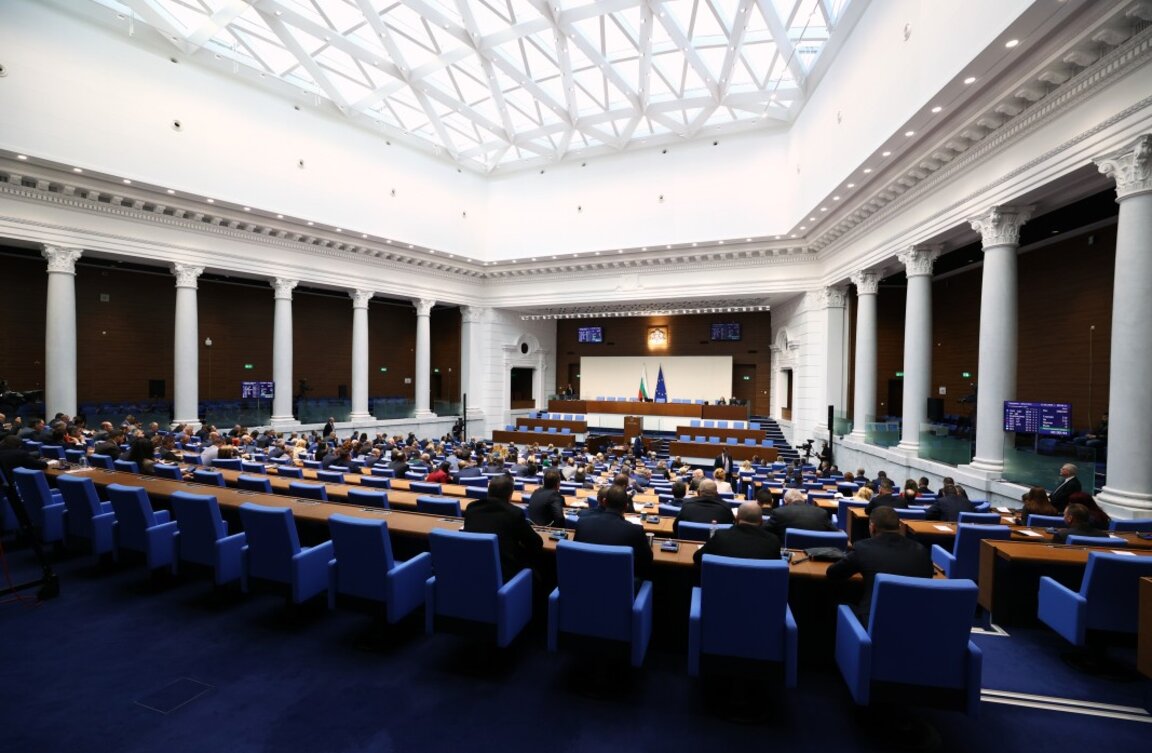 Депутатите решават дали да възстановят ПГ на МЕЧ