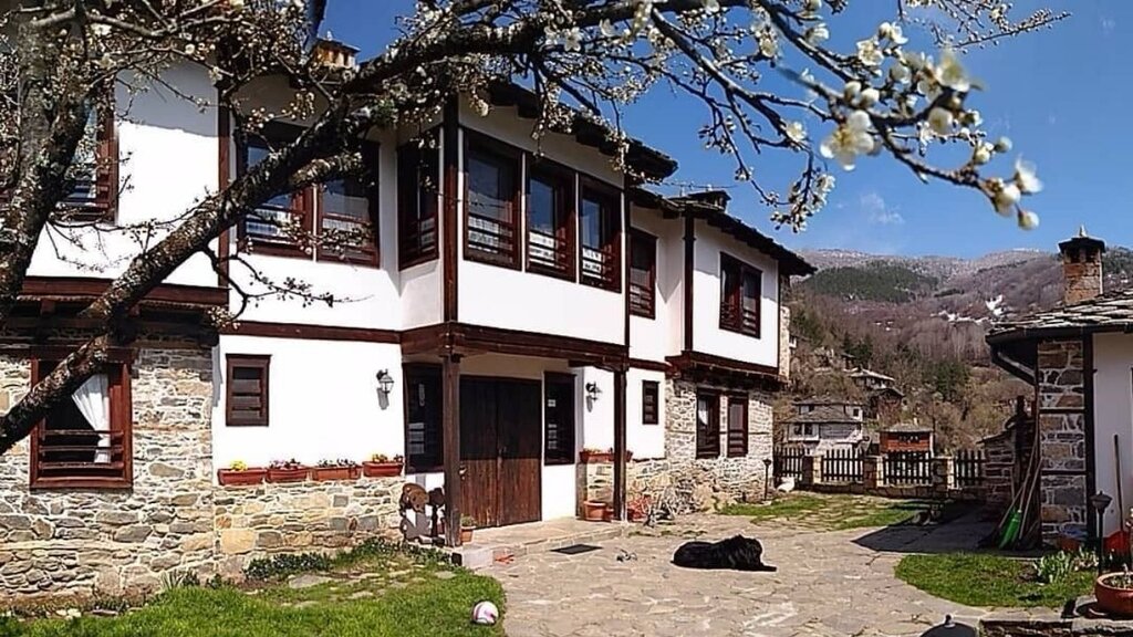 Kosovo köyü dünyanın dört bir köşesinden gelen turistleri hayran bırakıyor
