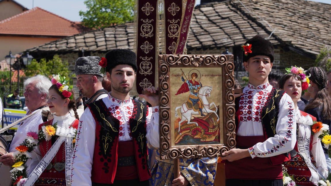 Трјавна оживљава стару традицију – опкладу дрворезбара