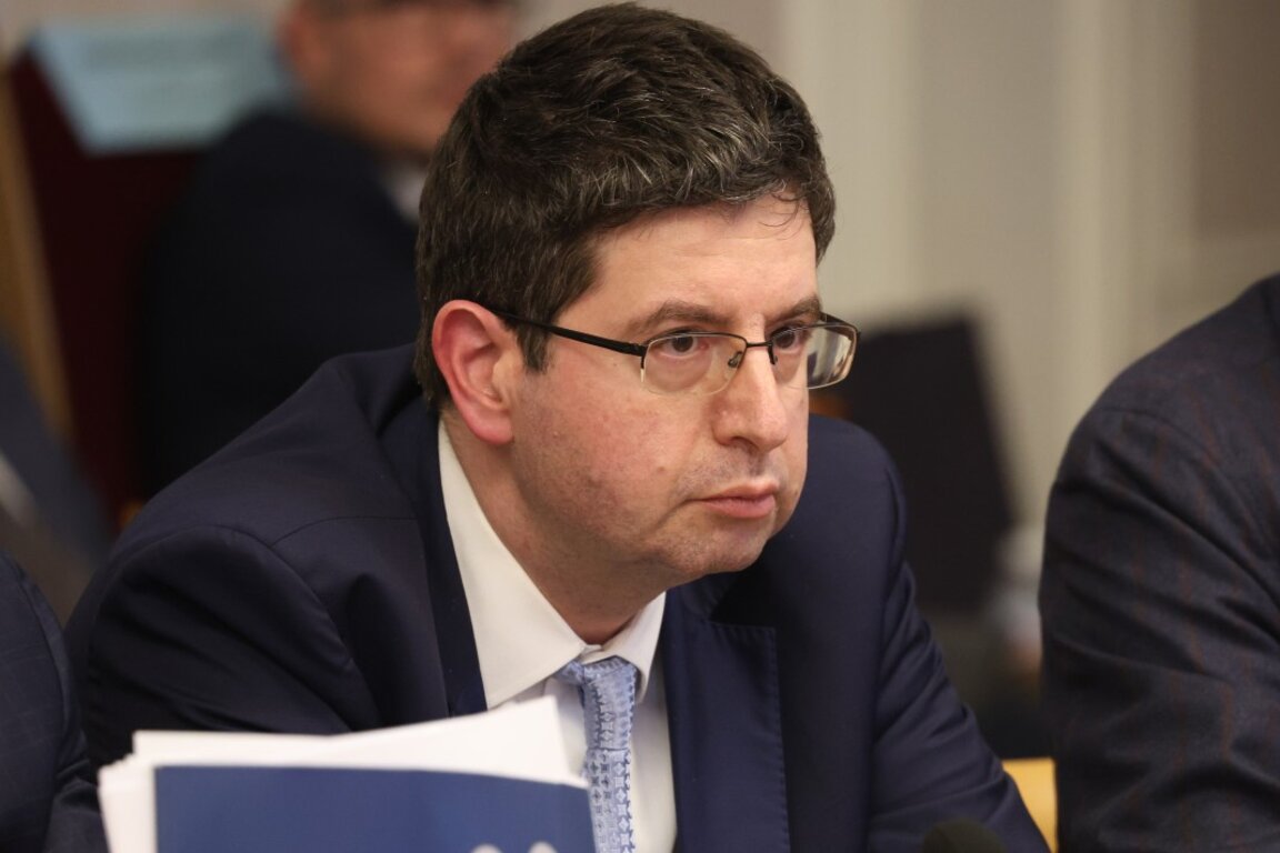 Подуправителят на БНБ Петър Чобанов на съвместното заседание на Комисиите по бюджет и финанси, по труда и социалната политика и по здравеопазването - 26 февруари 2025 г.