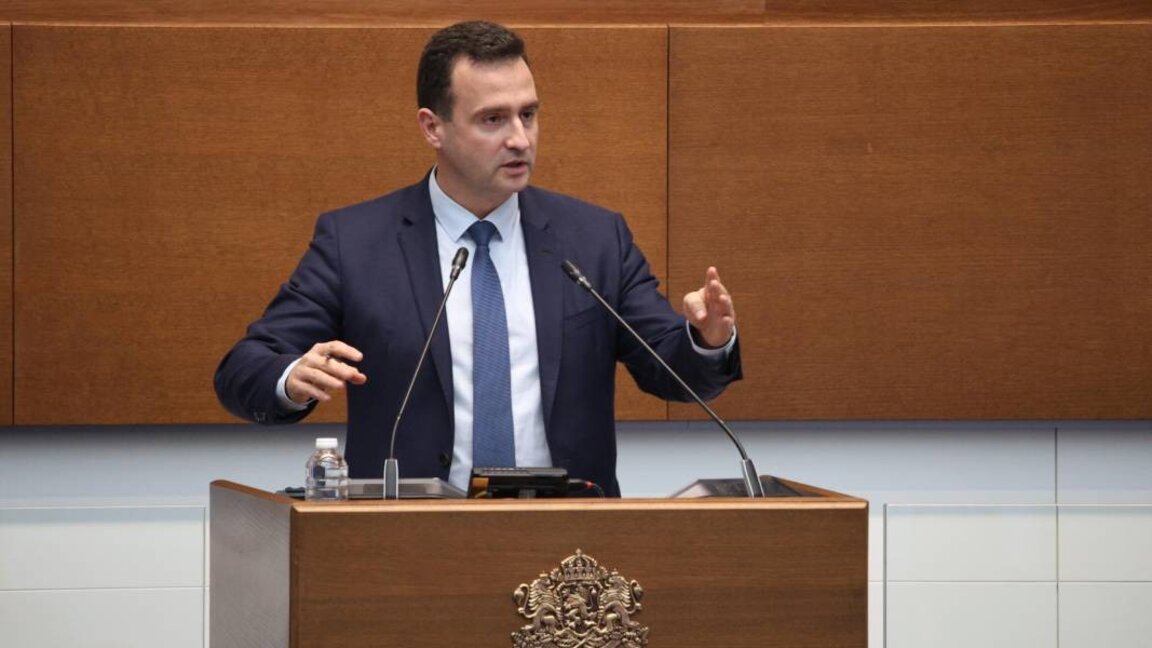 Депутатите изслушват министъра на енергетиката за работните места в ТЕЦ Марица – Изток 3