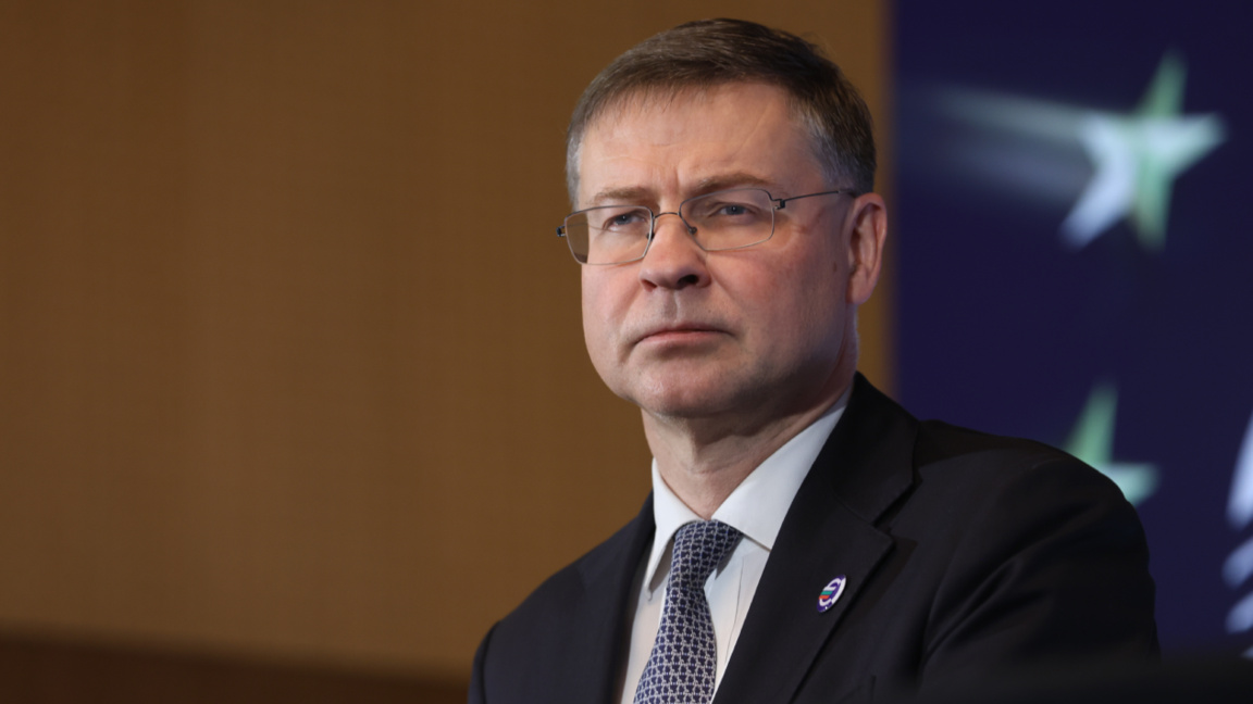 Еврокомисарят по икономиката Валдис Домбровскис
