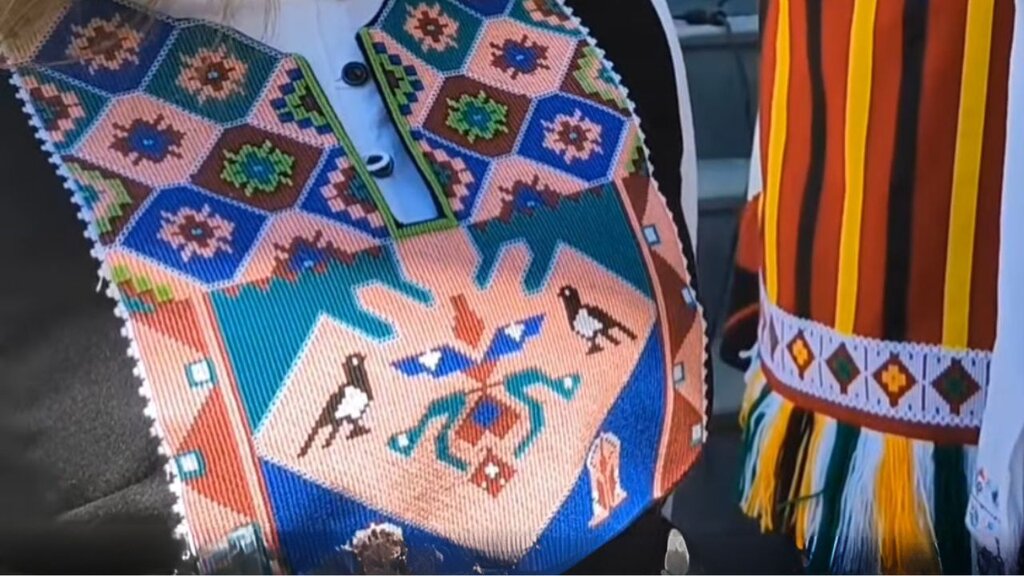 Desislava Marinova confecciona trajes tradicionales búlgaros auténticos 