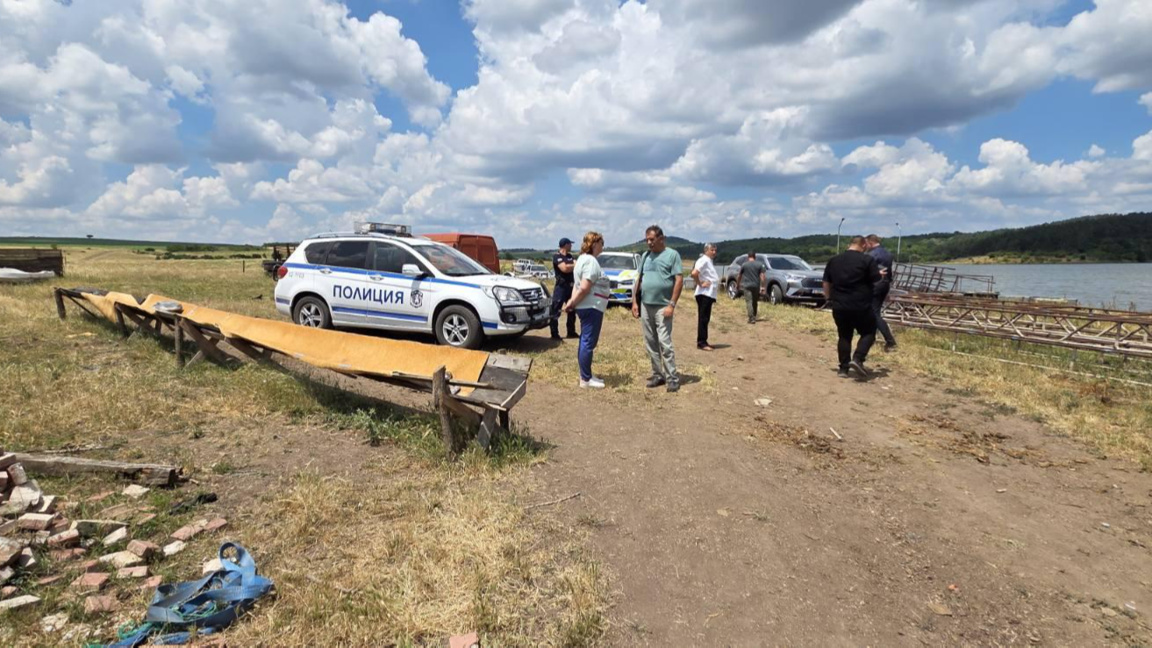 Шестима души пострадаха при инцидент с воден атракцион в Ахелой