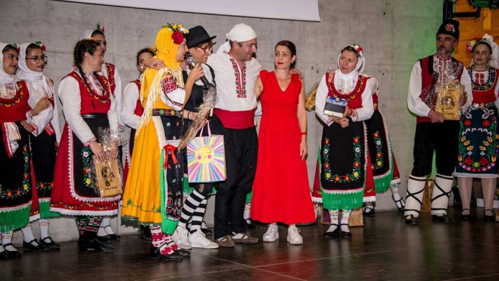 Ансамбъл за народни песни и хора "Китка"