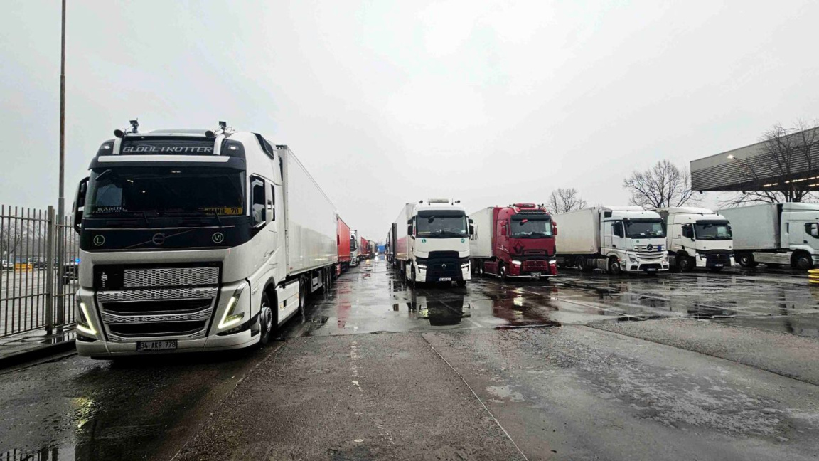 Starker Lkw-Verkehr an der Grenze zur Türkei