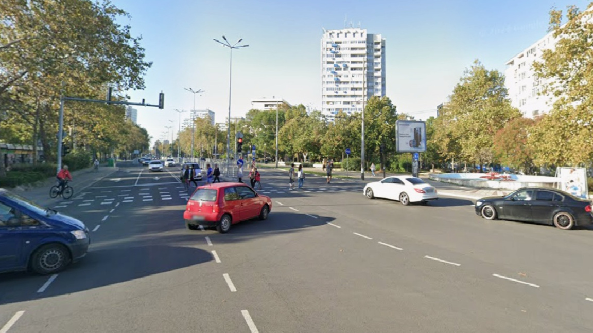 Почистват бул. "Демокрация" днес, освободете паркоместата 