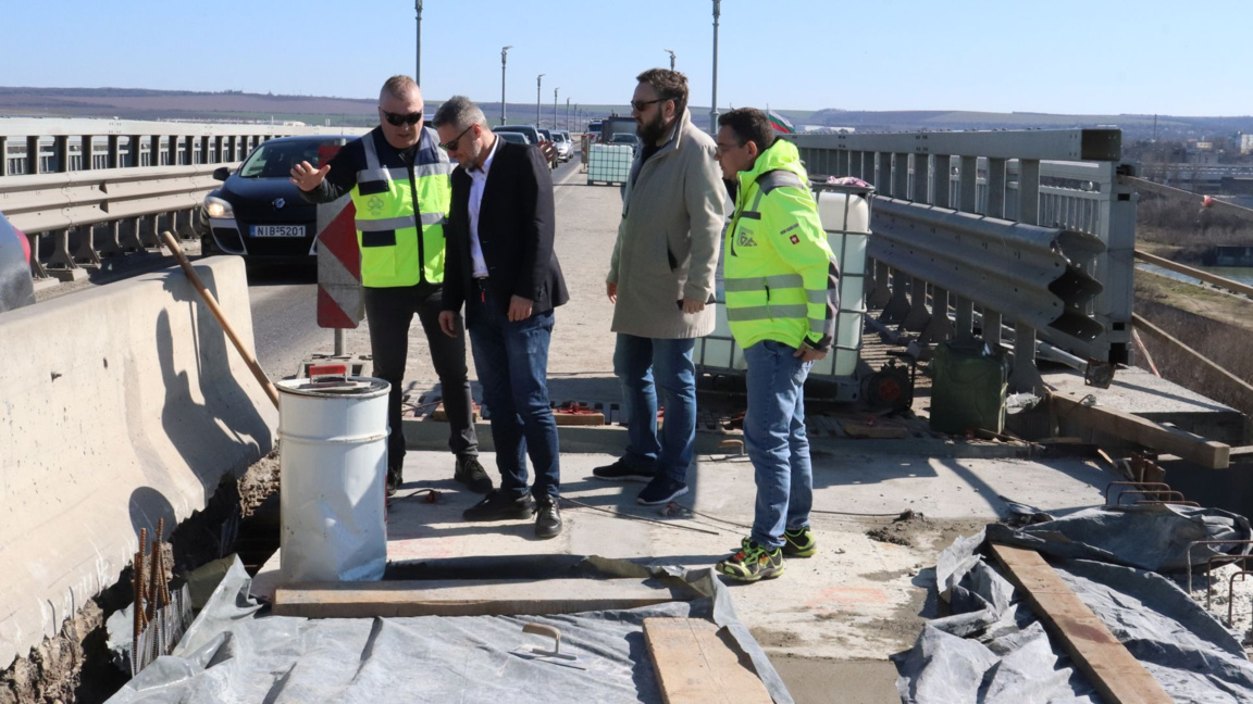 Спешен ремонт на участък от Дунав мост