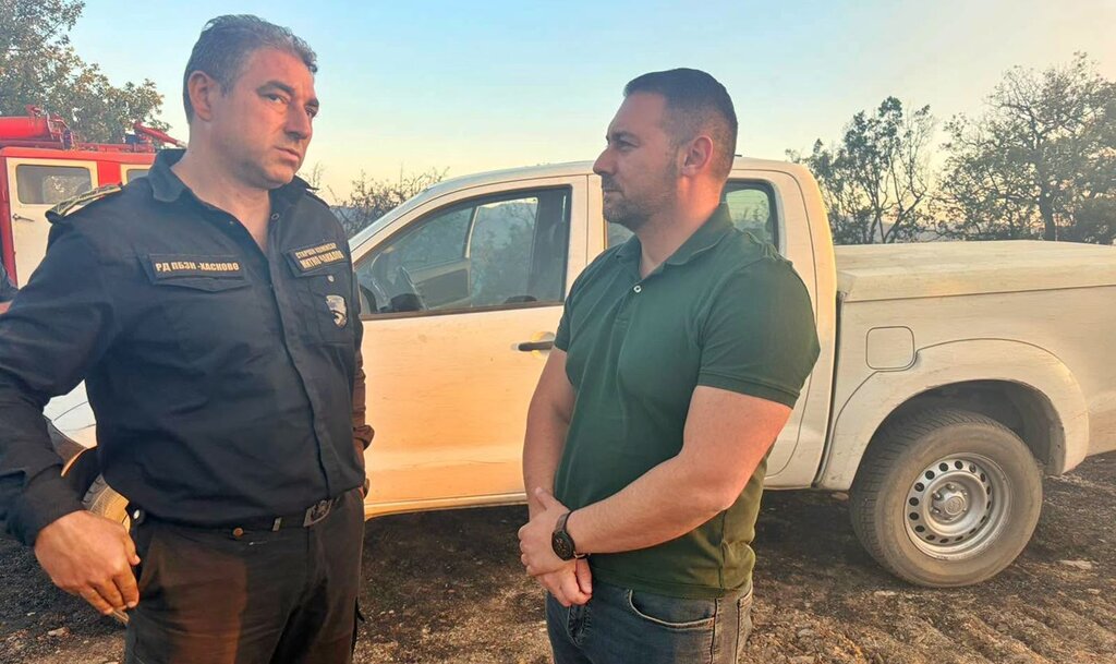 Пожарът в Ивайловградско не е локализиран, но няма риск за населените места