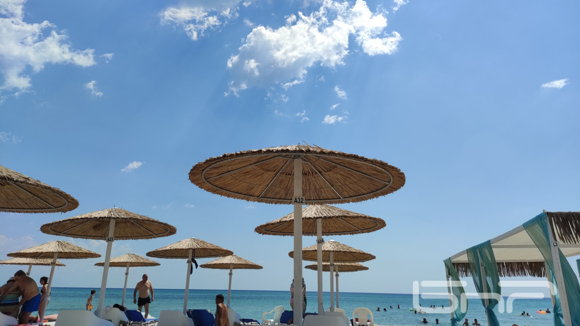 Прогнозата е за лятно време, но не жега...