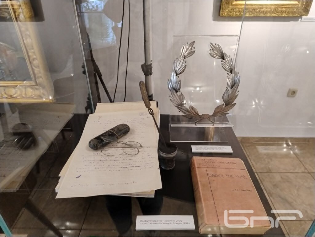 Изложбата "Слово и памет" на Национален литературен музей в зала "Средец" - 50 годишнина