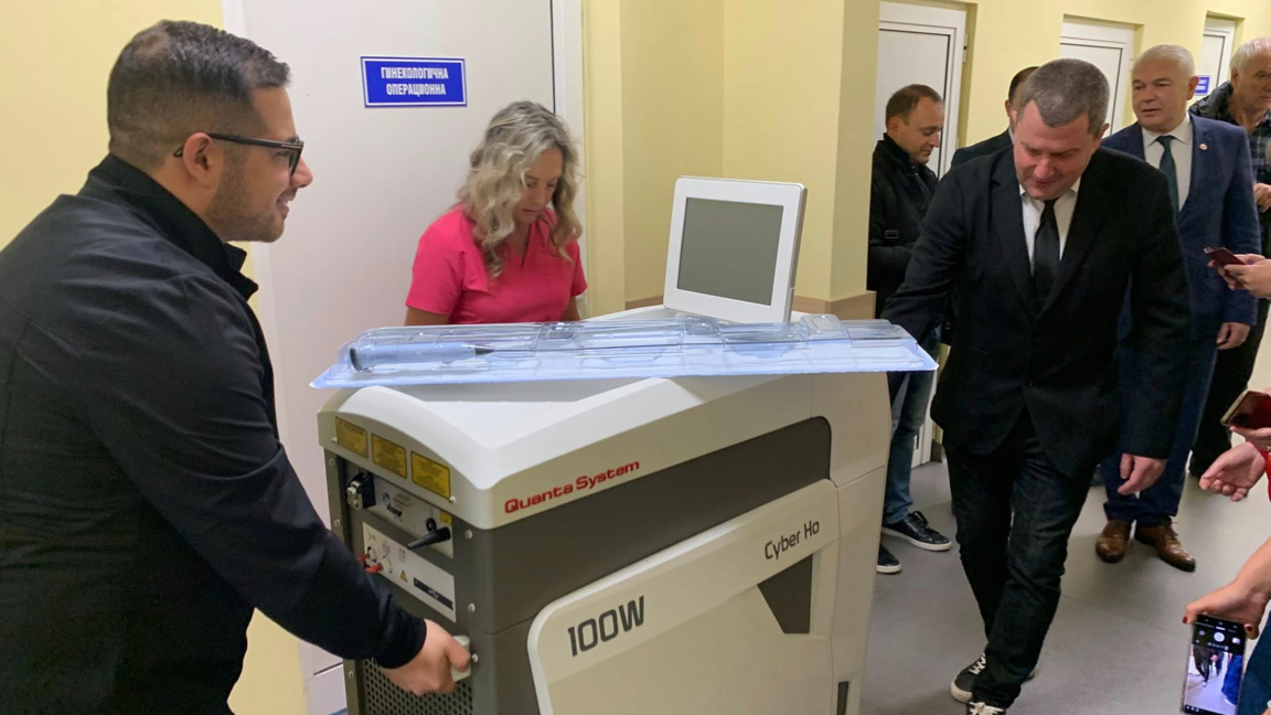 В урологично отделение вече работи последно поколение лазерна система, която стана факт благодарение на помощта на местния бизнес и община Перник
