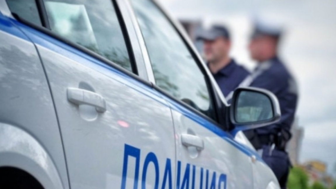 Разкриха жена, плащала с чужди карти