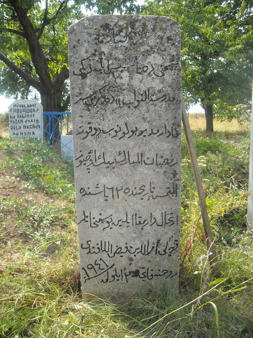 Emrullah Efendi'nin Yusufhanlar(Pristoe) köyü mezarlığındaki mezar taşı