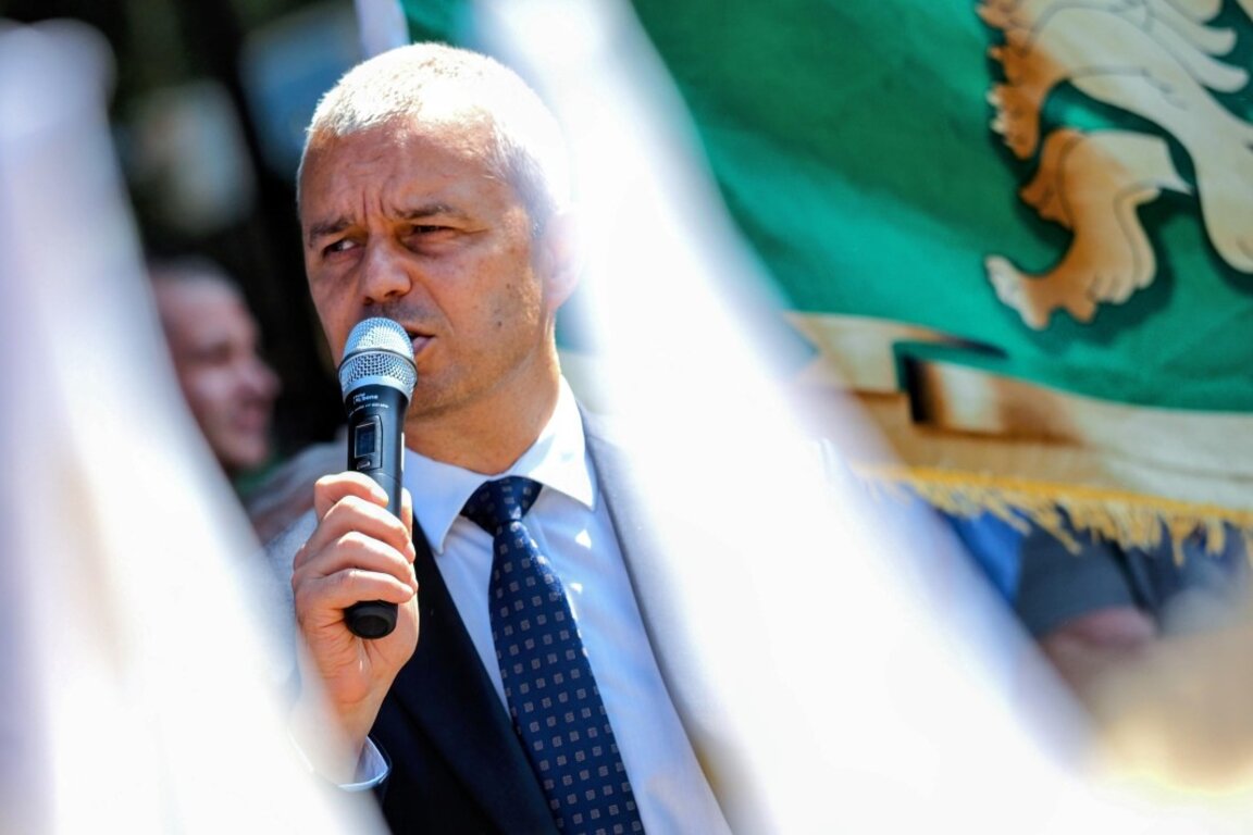 Костадин Костадинов: Вкарването на България в еврозоната е анексия