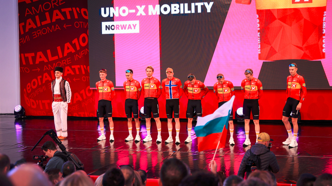 Les 23 équipes du Giro d'Italia ont été présentées à Bourgas