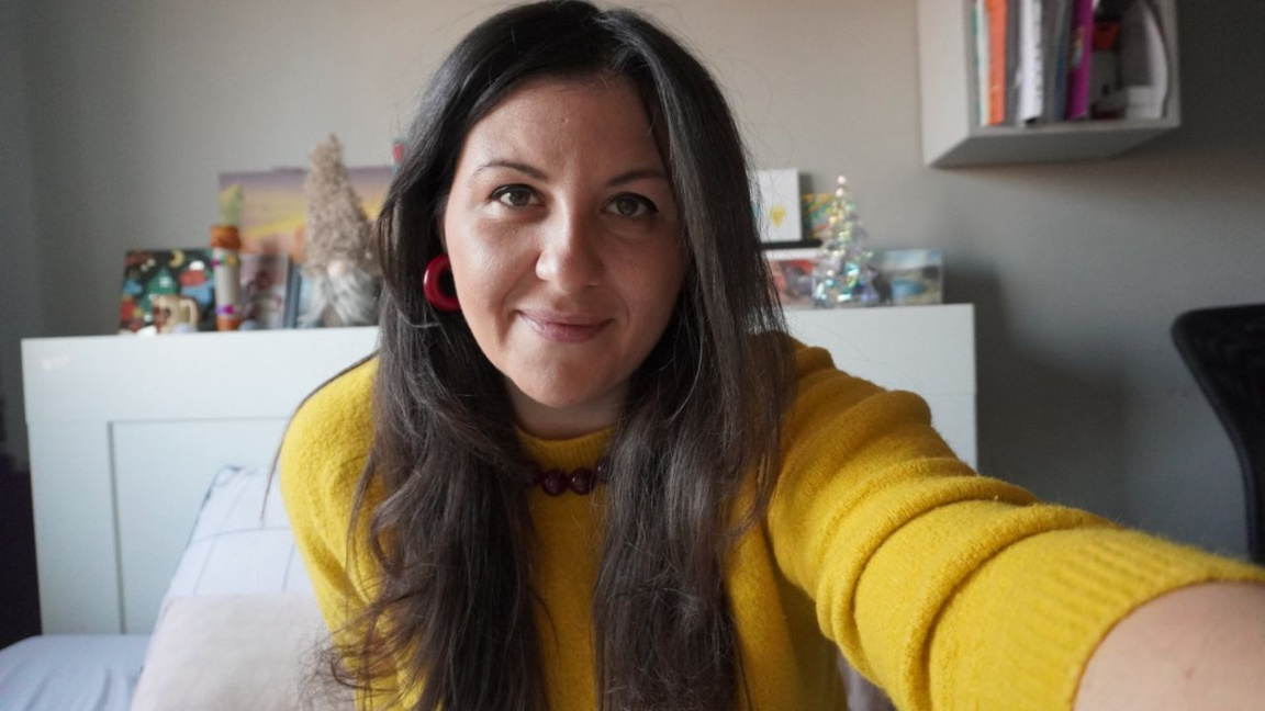 Mes dy botëve: si Denica Jurge ndërton s...