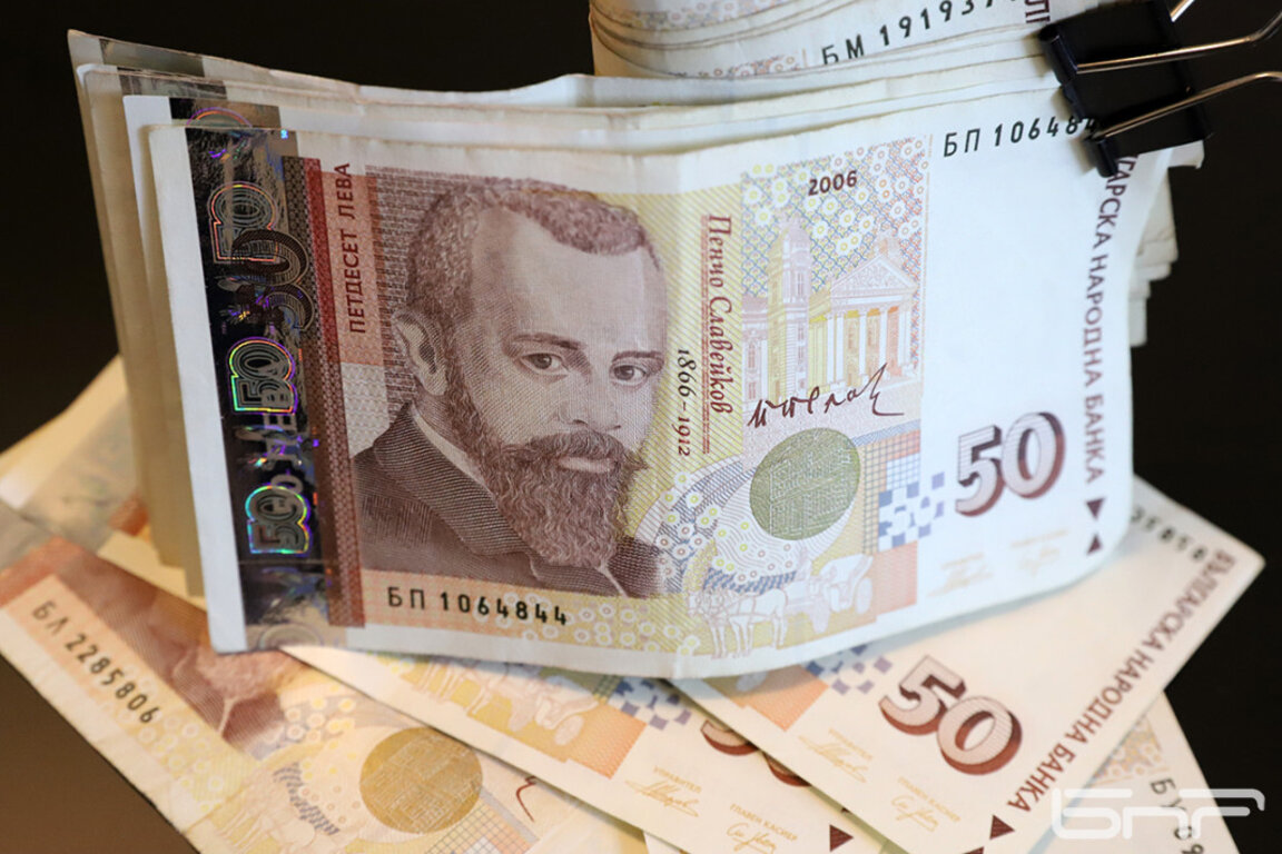 МФ прогнозира дефицит от около 6,1 млрд. лв. в края на 2024-та  -  3% от прогнозния БВП