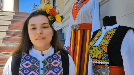 Desislava Marinova confecciona trajes tradicionales búlgaros auténticos 