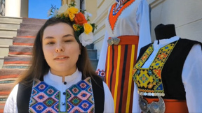 Desislava Marinova confecciona trajes tradicionales búlgaros auténticos 